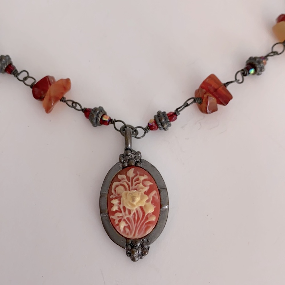 Francesca’s Cameo Necklace - Picture 2 of 3